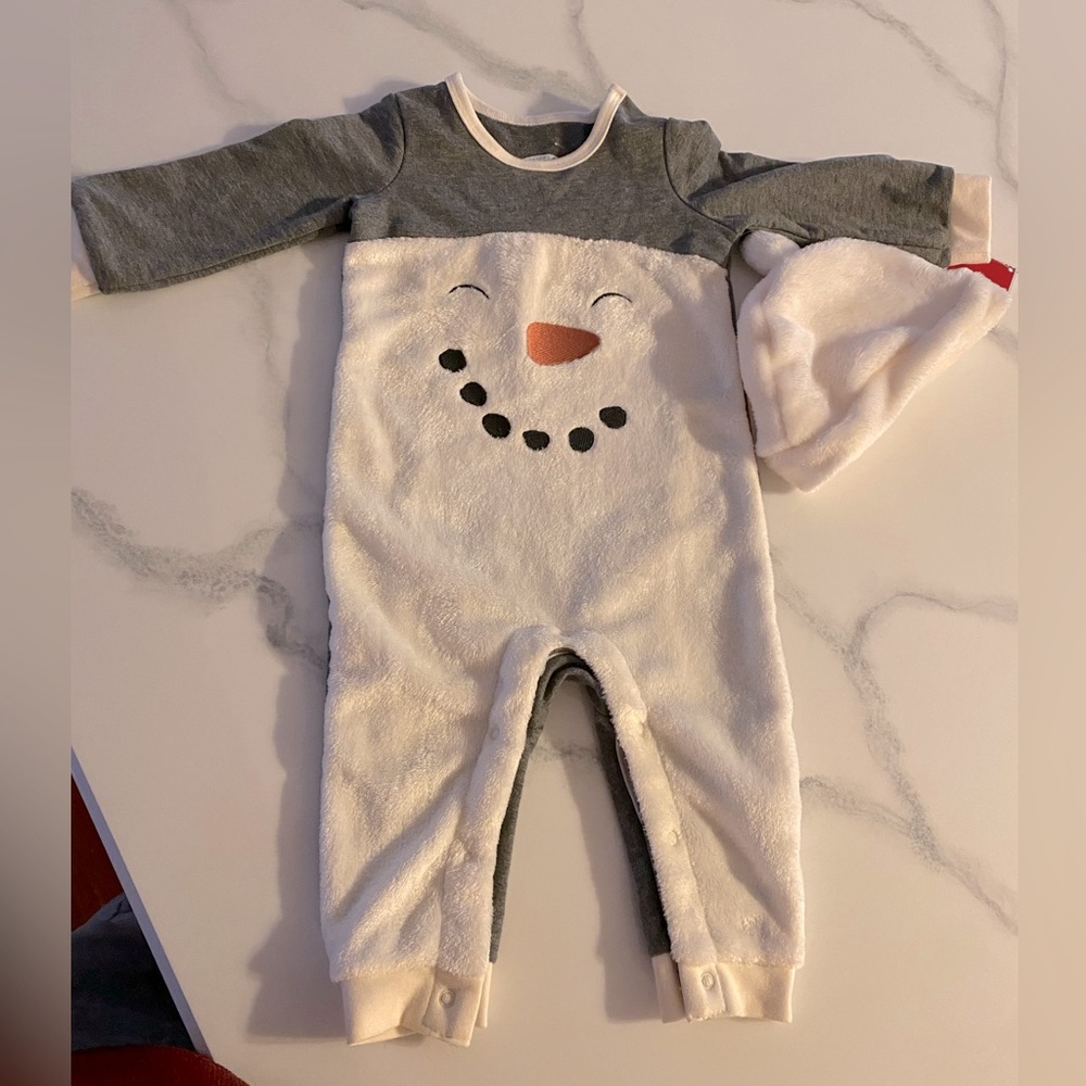 Snowman Romper with Cap. Cream and Grey. Size 12 months.